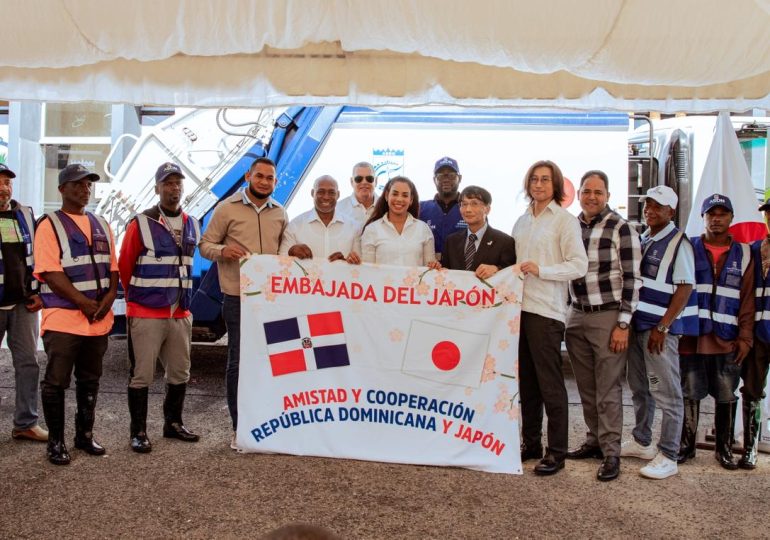Santo Domingo Norte receives garbage trucks donated by Japan