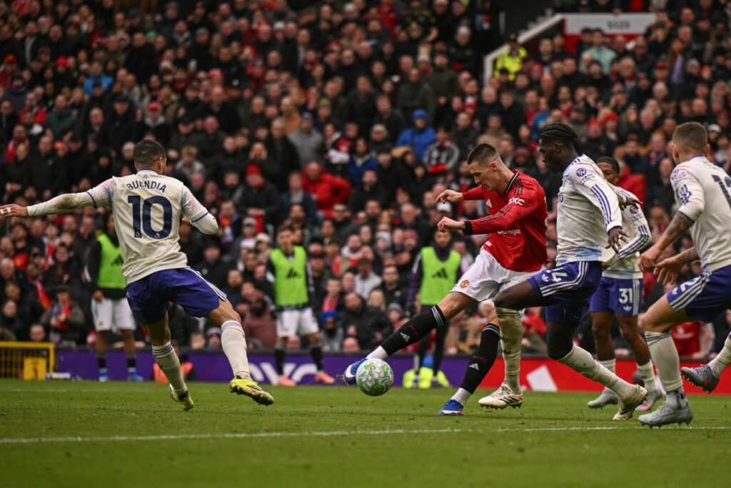 Man United sink Aston Villa to boost top-four bid