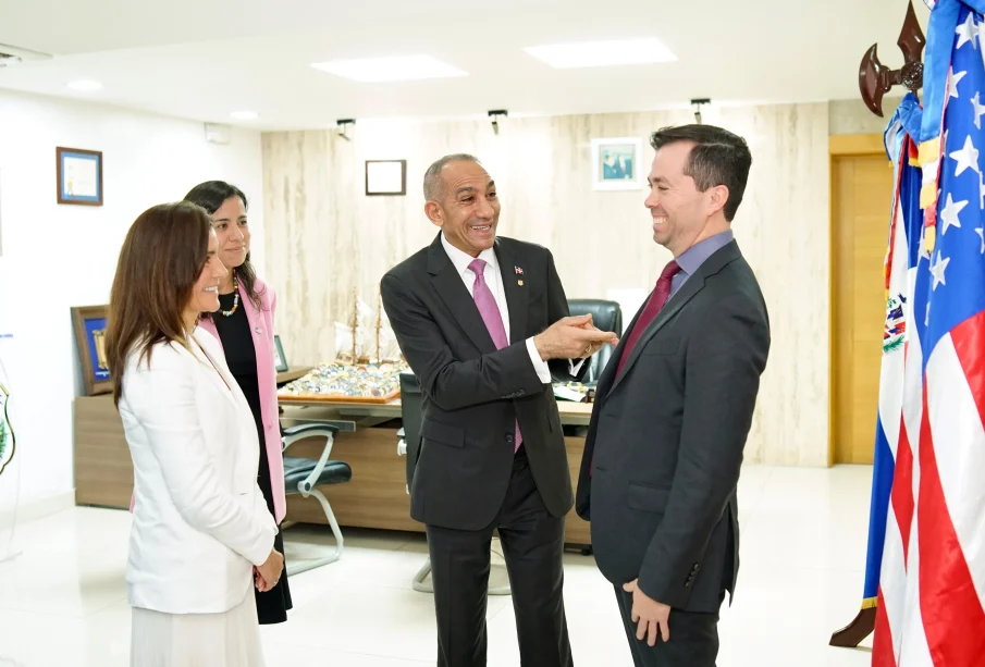 US Ambassador introduces new DEA attaché in Dominican Republic