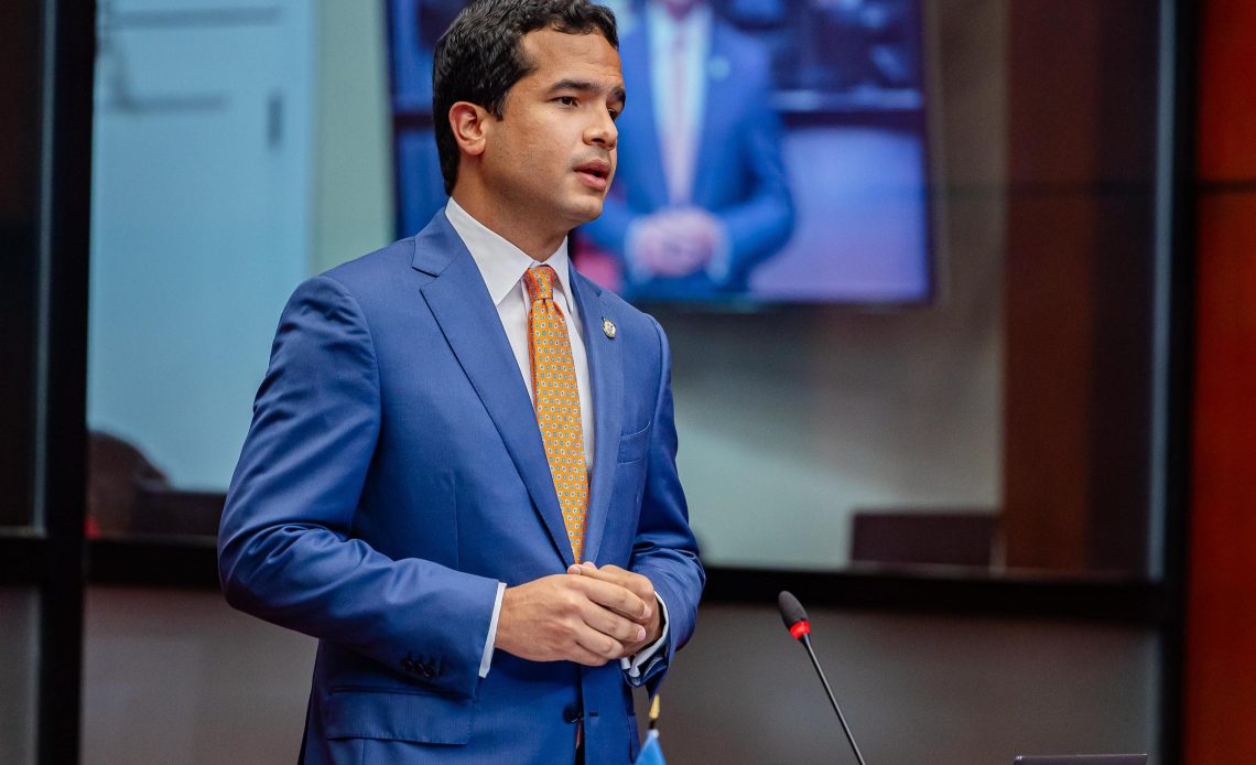 Omar Fernández reintroduces bill to eliminate tax advance for MSMEs