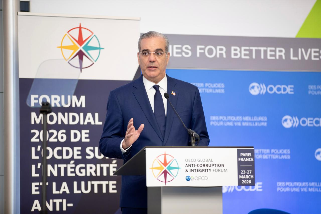 Abinader promotes transparency, anti-corruption agenda at OECD Forum