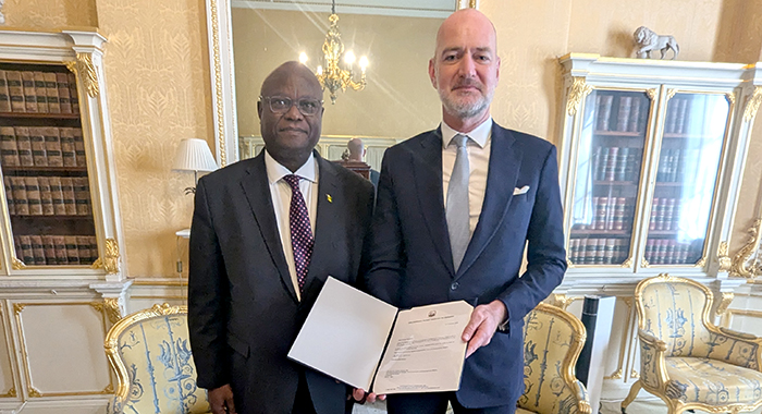 Horne presents credentials as SVG’s envoy in London
