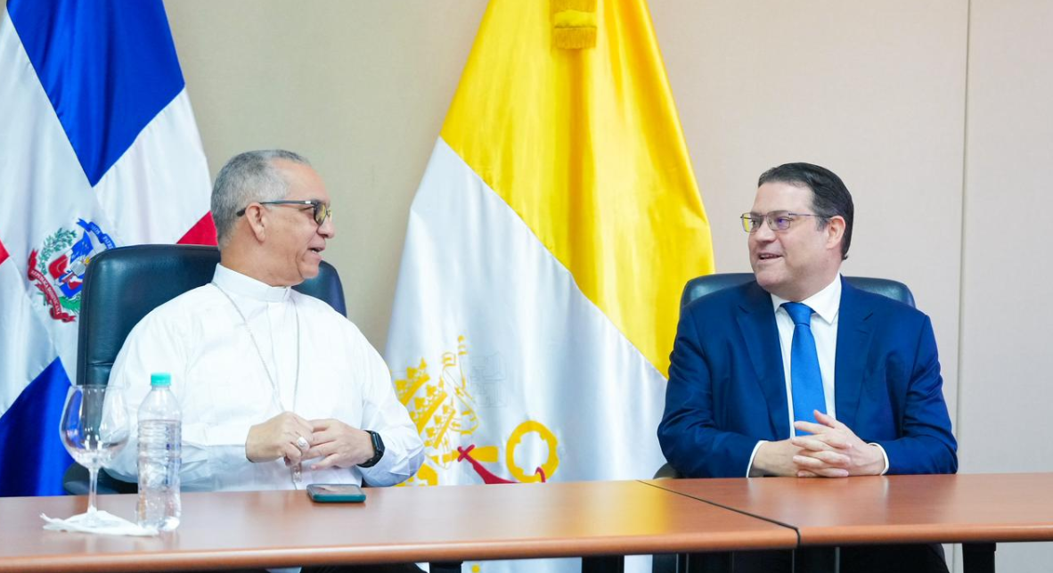 Government Presents Crisis Response Plan to Dominican Episcopate