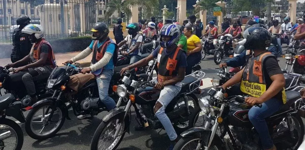 Concho motorcyclists Who are the motoconchistas: how they are organized and why they continue to be stigmatized in the Dominican Republic