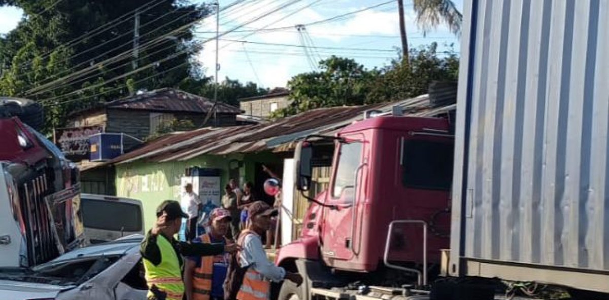 Multi-vehicle accident reported on Duarte Highway