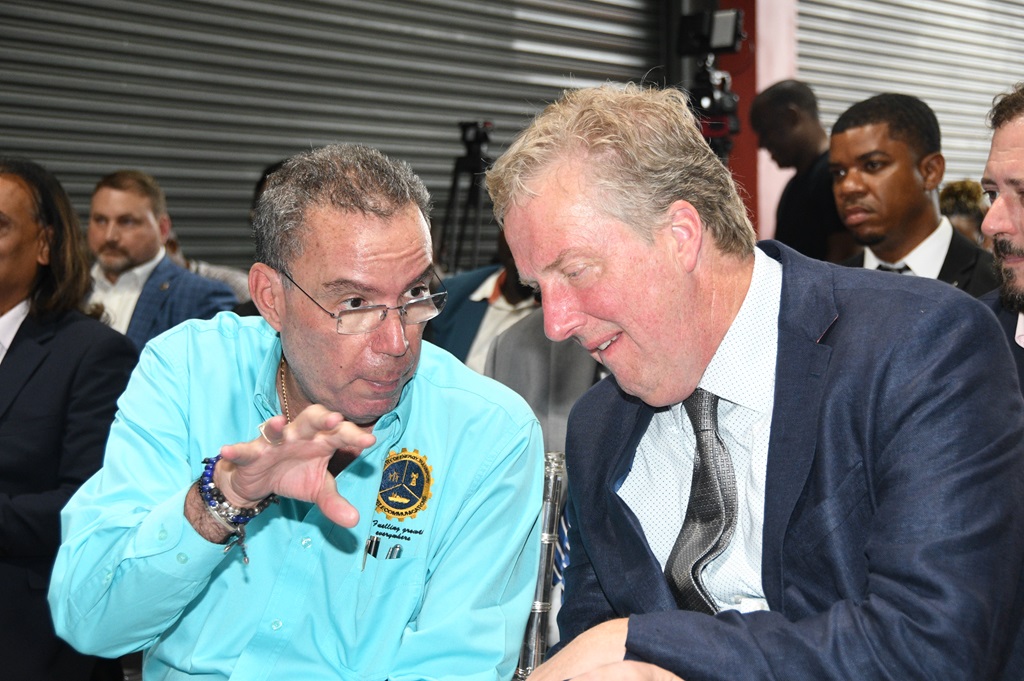 Vaz reaffirms commitment to provide 100 new school buses