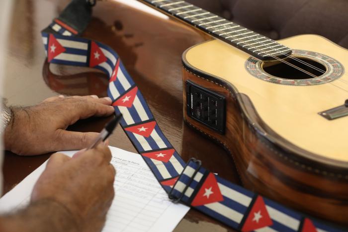 A peace signature against the blockade