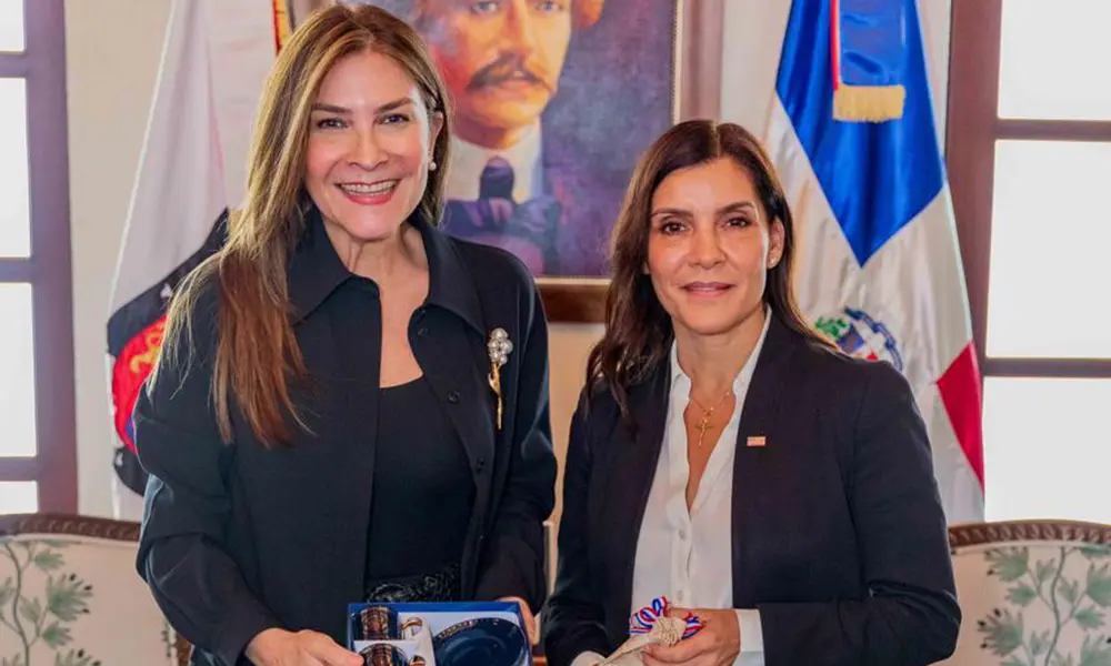 U.S. Ambassador meets with Carolina Mejía to discuss shared development agenda