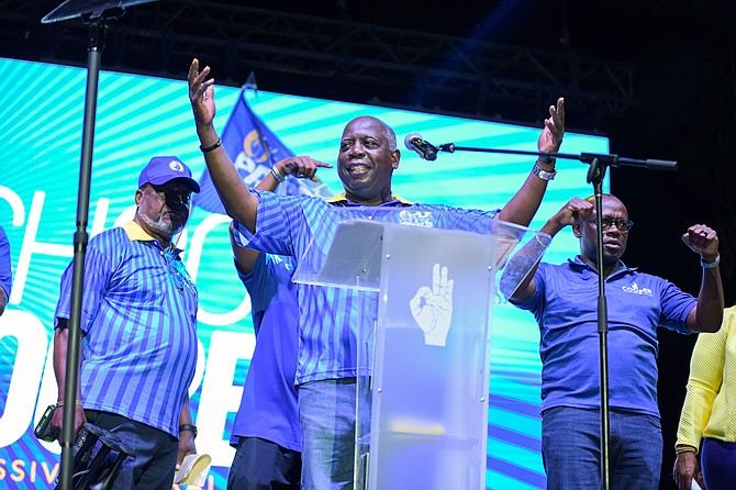 Davis urges voters to ‘choose progress’ at PLP’s final rally