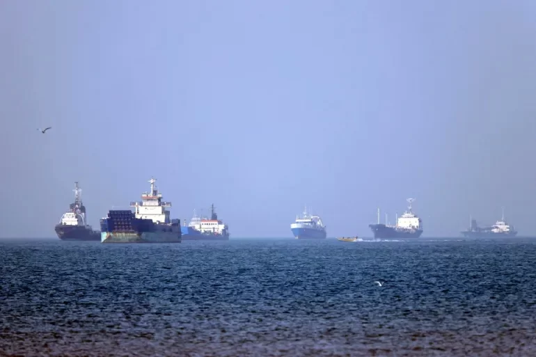Stremming Hormuz: Zeelieden vast in een uitzichtloze situatie