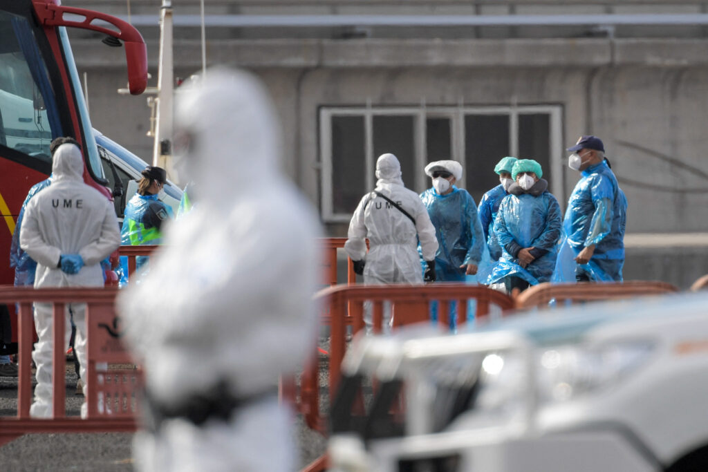 Hantavirus ship evacuees begin returning home