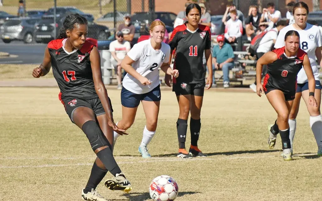 Footballer Charles plans to transfer to new college in Kansas