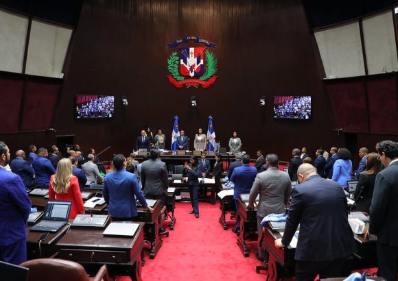 Labor reform bill approved with new rules on leave and contract suspensions