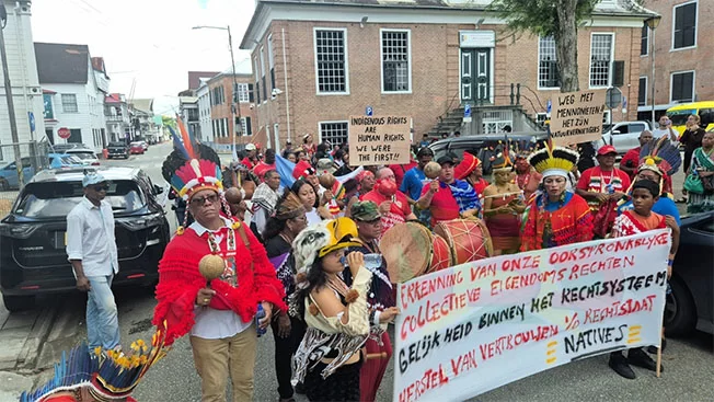 Inheemsen eisen grondenrechten en gerechtigheid tijdens protestmars