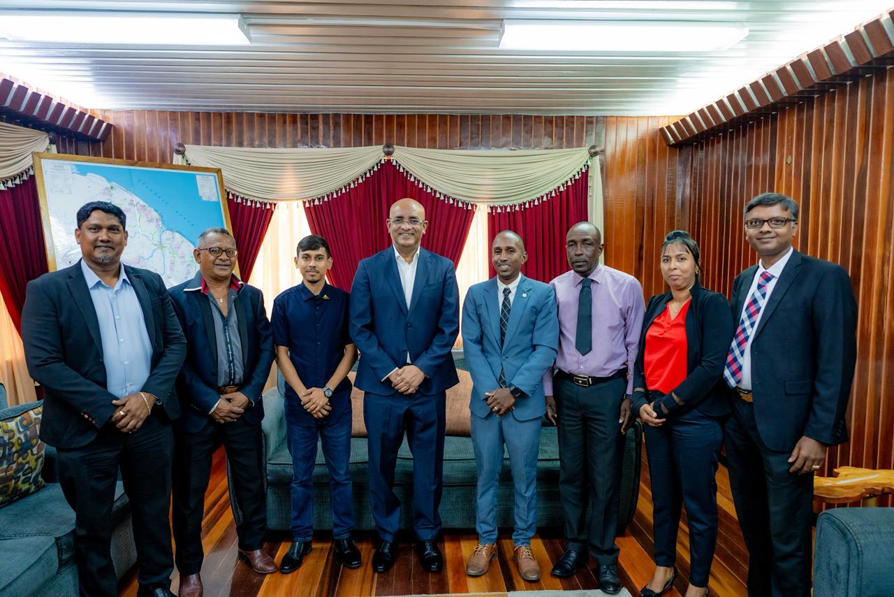 PNCR/APNU leader shrugs off more defections to PPP