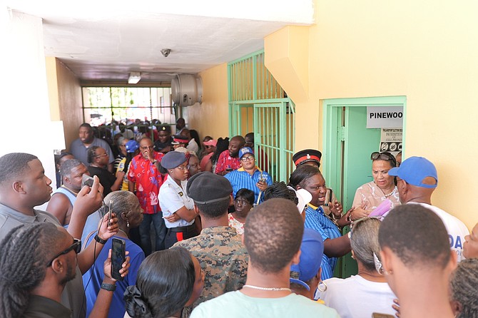 Long wait times and scenes of confusion plague advanced poll