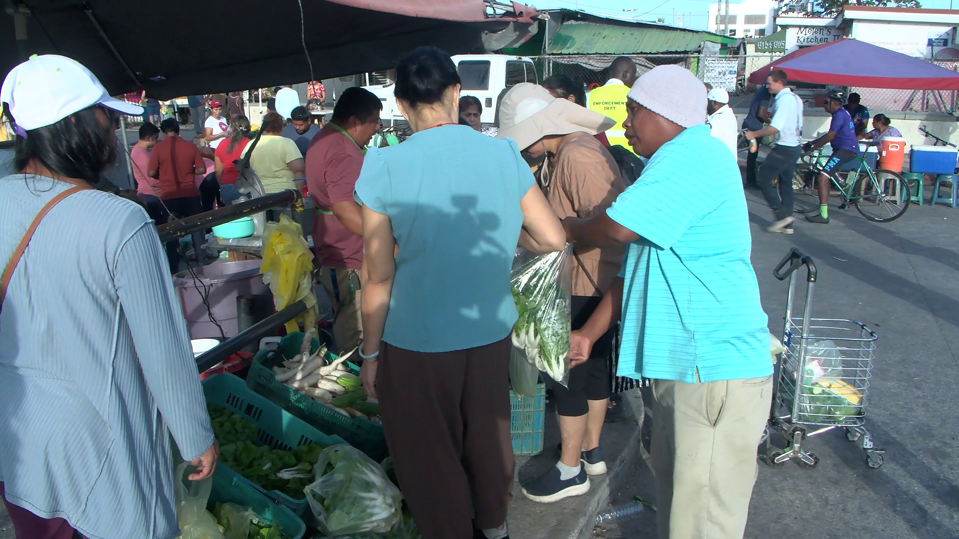 Vendors Forced Out Before Sunrise as Market Tensions Boil Over