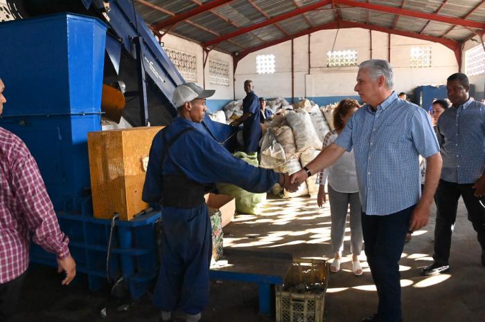 President Díaz-Canel visits Recycling Business Group units in Havana