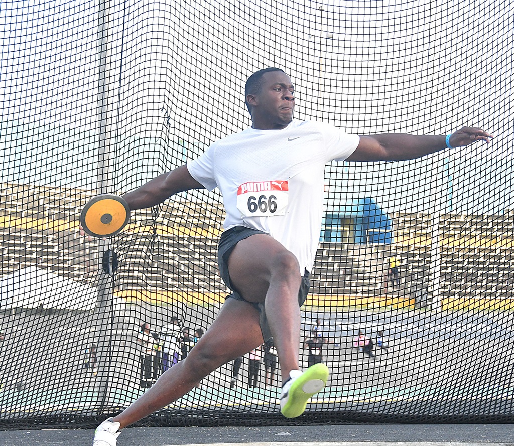 Mullings retains national discus throw title