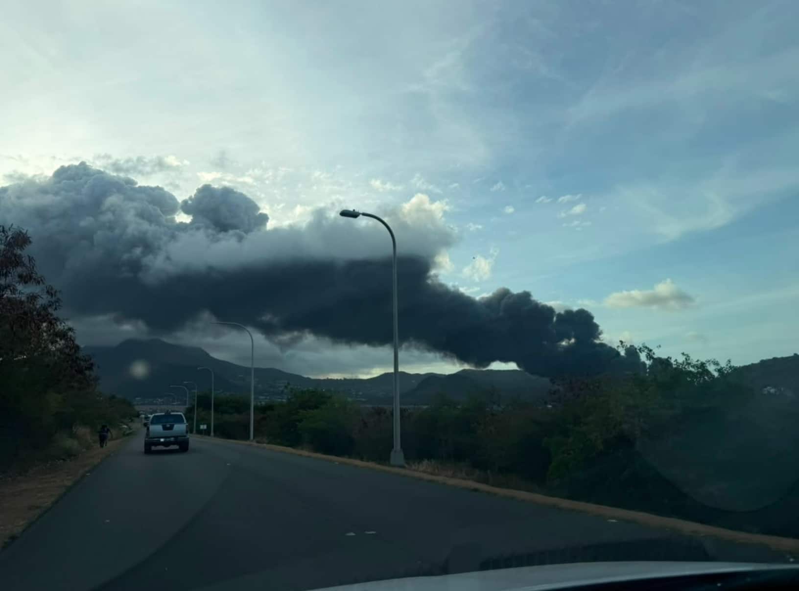 Major bushfire erupts in Conaree as drought like conditions continue across St. Kitts – WIC News