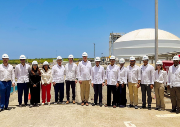 U.S. Deputy Secretary visits AES Dominicana to strengthen energy cooperation