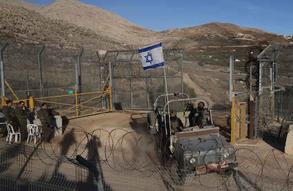 Israeli troops block construction in Palestinian village