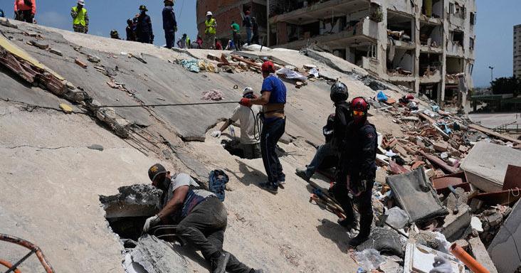 Venezuela death toll crosses 900