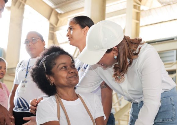 Aid: Supérate delivers Emergency Bonus to 1,766 families