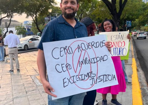 Democratic Option stages protests in Dominican Republic and New York over cost of living