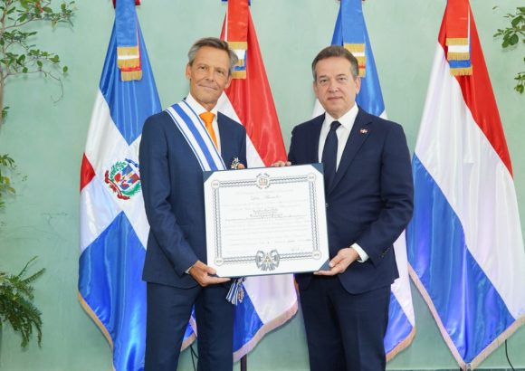 Dutch Ambassador Fredrik Lammert Keurhorst receives Dominican Republic’s Order of Merit