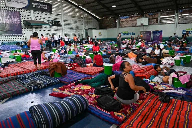 Fuego-vulkaan in Guatemala blijft as en modder spuwen; 1.700 mensen geëvacueerd