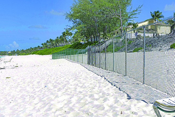 Vendors protest over Cabbage Beach fence