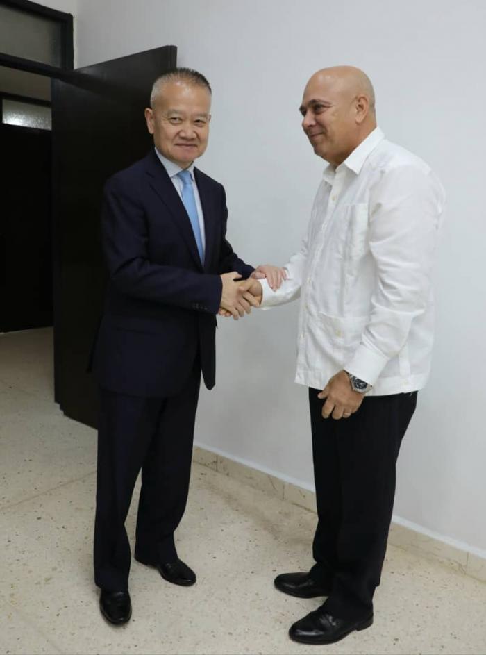 President Morales Ojeda welcomed the Chinese delegation participating in the First International Colloquium