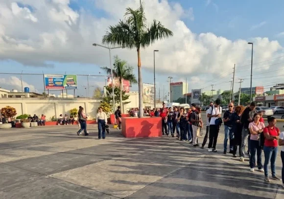 Long lines reported at Santo Domingo Metro Line 2 amid service delays