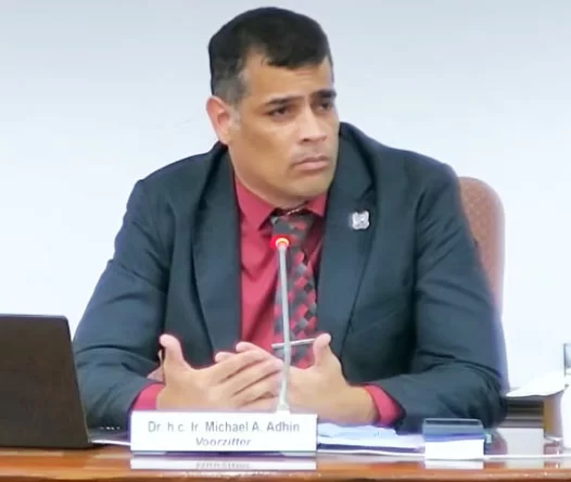Parlement onderbreekt reces voor behandeling Surinamerschapwet