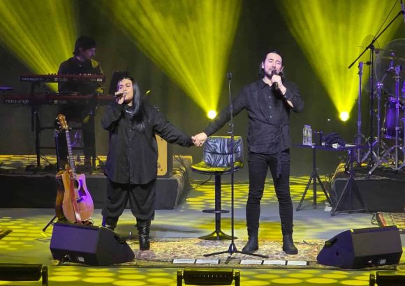 Beto Cuevas debuts in Santiago with an acoustic journey through his musical history