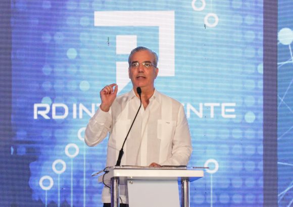 Abinader launches “RD Inteligente” AI program to train one million Dominicans