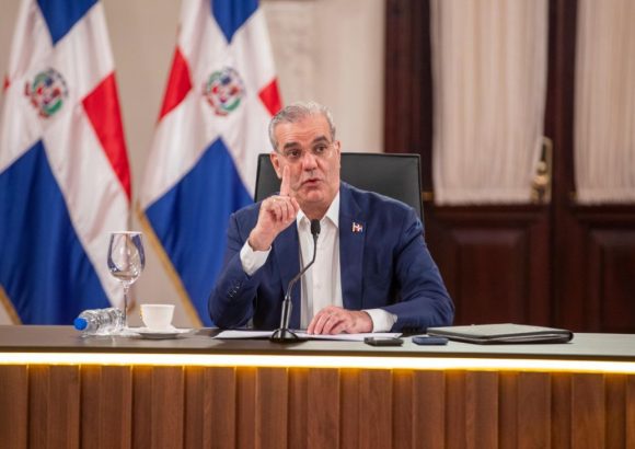 Abinader reaffirms commitment to arresting criminals as police technology and patrols expand