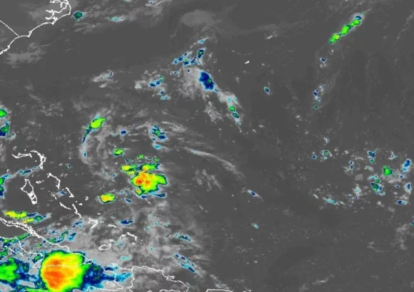 Rain expected over several provinces; Indomet monitoring a system with an 80% chance of becoming a cyclone.