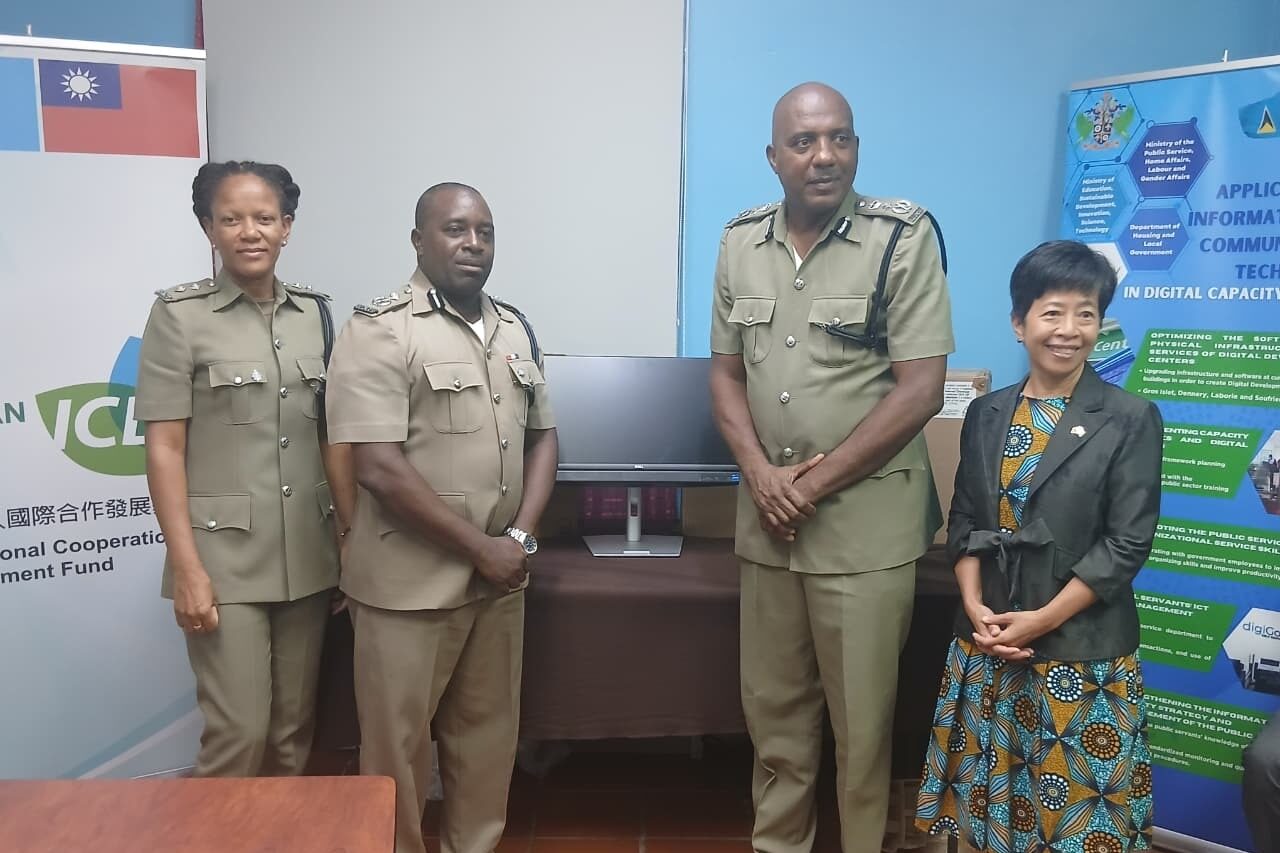 Taiwan donates new computers to Saint Lucia police