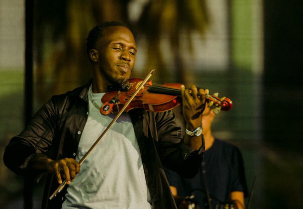 Jelani Moses takes on Guinness violin endurance record